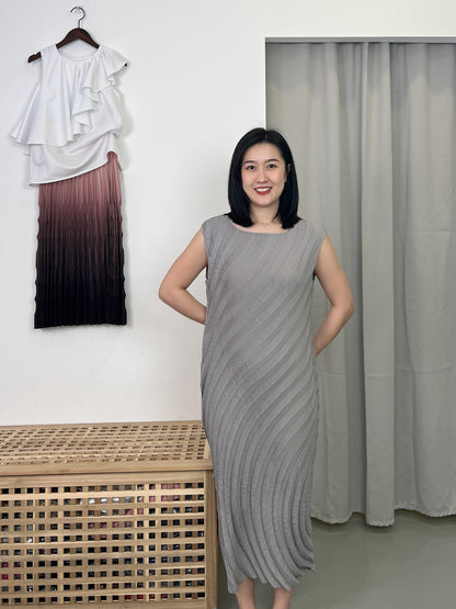 Pleated Wheel Elegance Dress