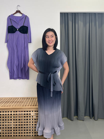 Pleated Faded Wiggle Blouse