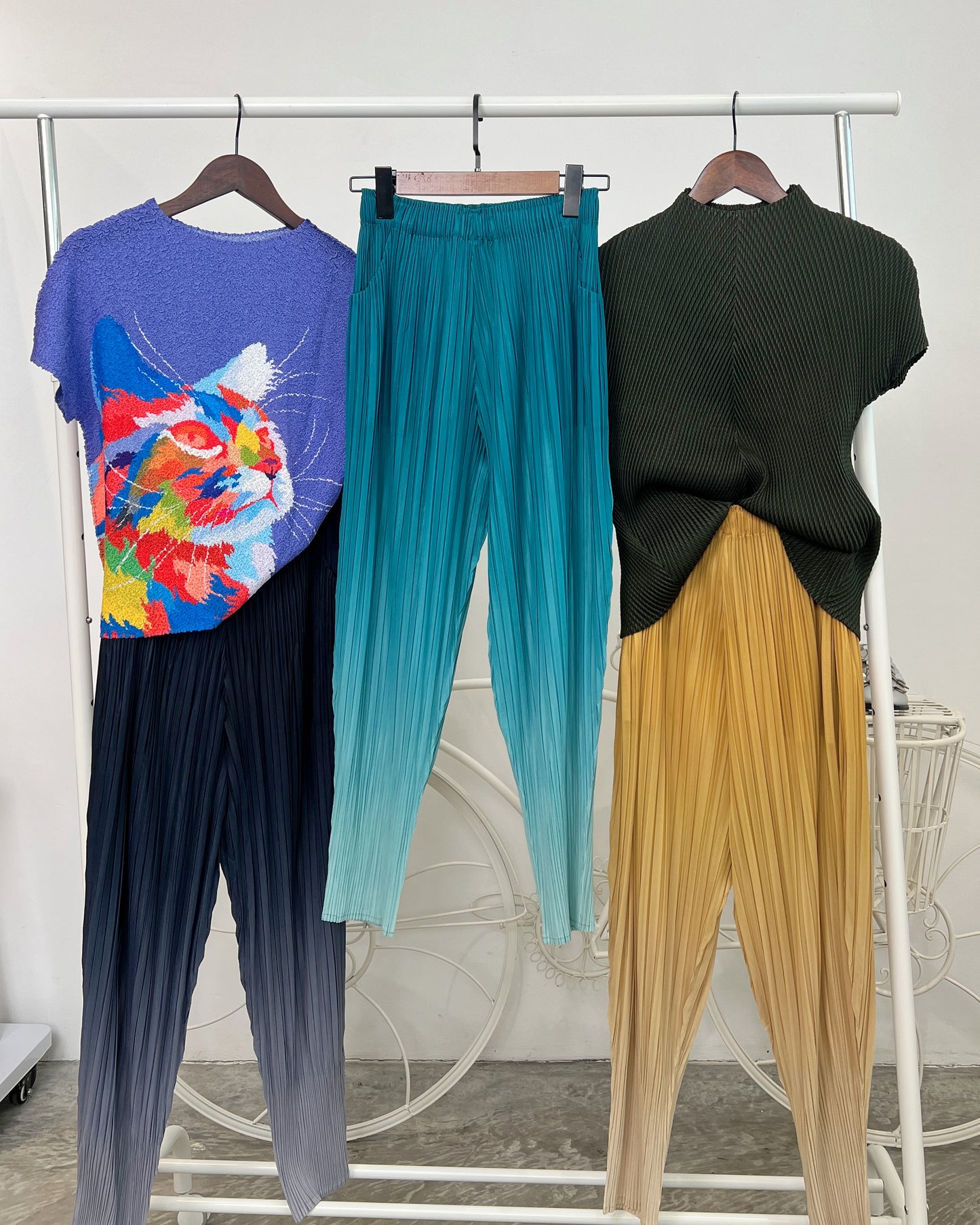 Pleated Slimming Pants