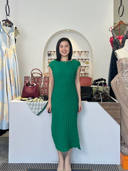 Pleated Wheel Classic Dress