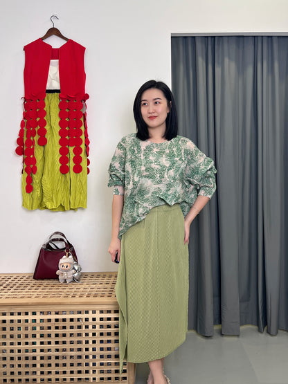 Pleated L Side Design Skirt