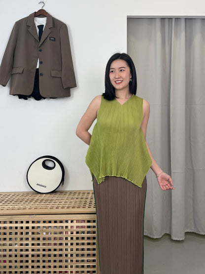 Pleated Sleeveless Blouse
