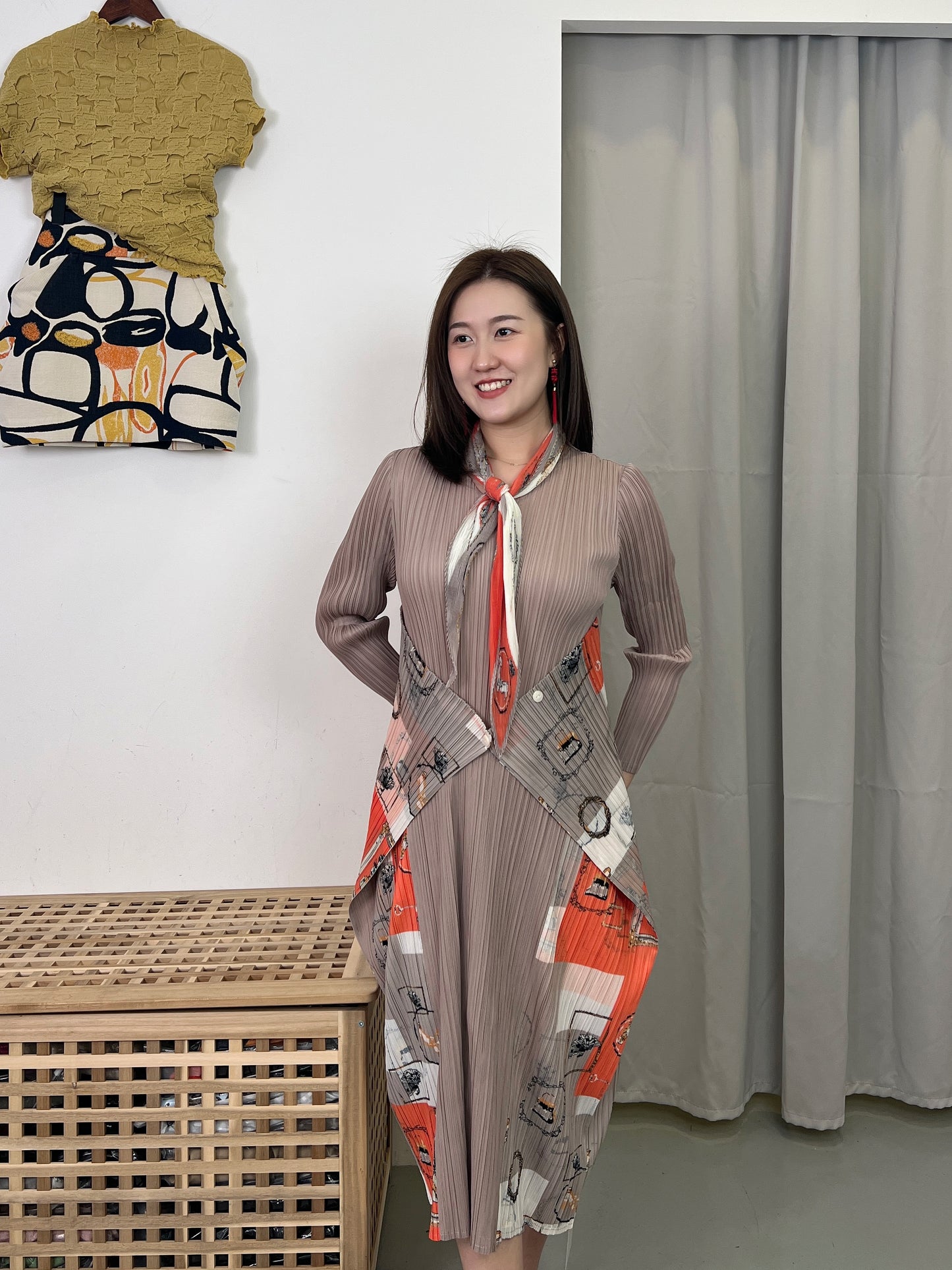 Pleated Design Dress with Scarf