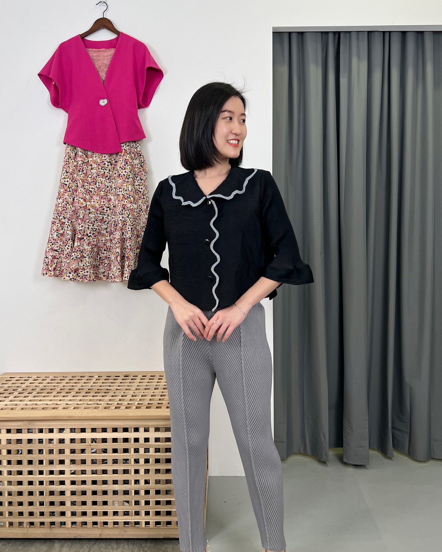 Pleated Collar with Scallop Design Blouse