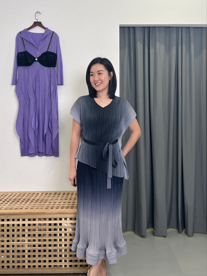 Pleated Faded Wiggle Blouse