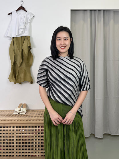 Pleated Wheel Blouse