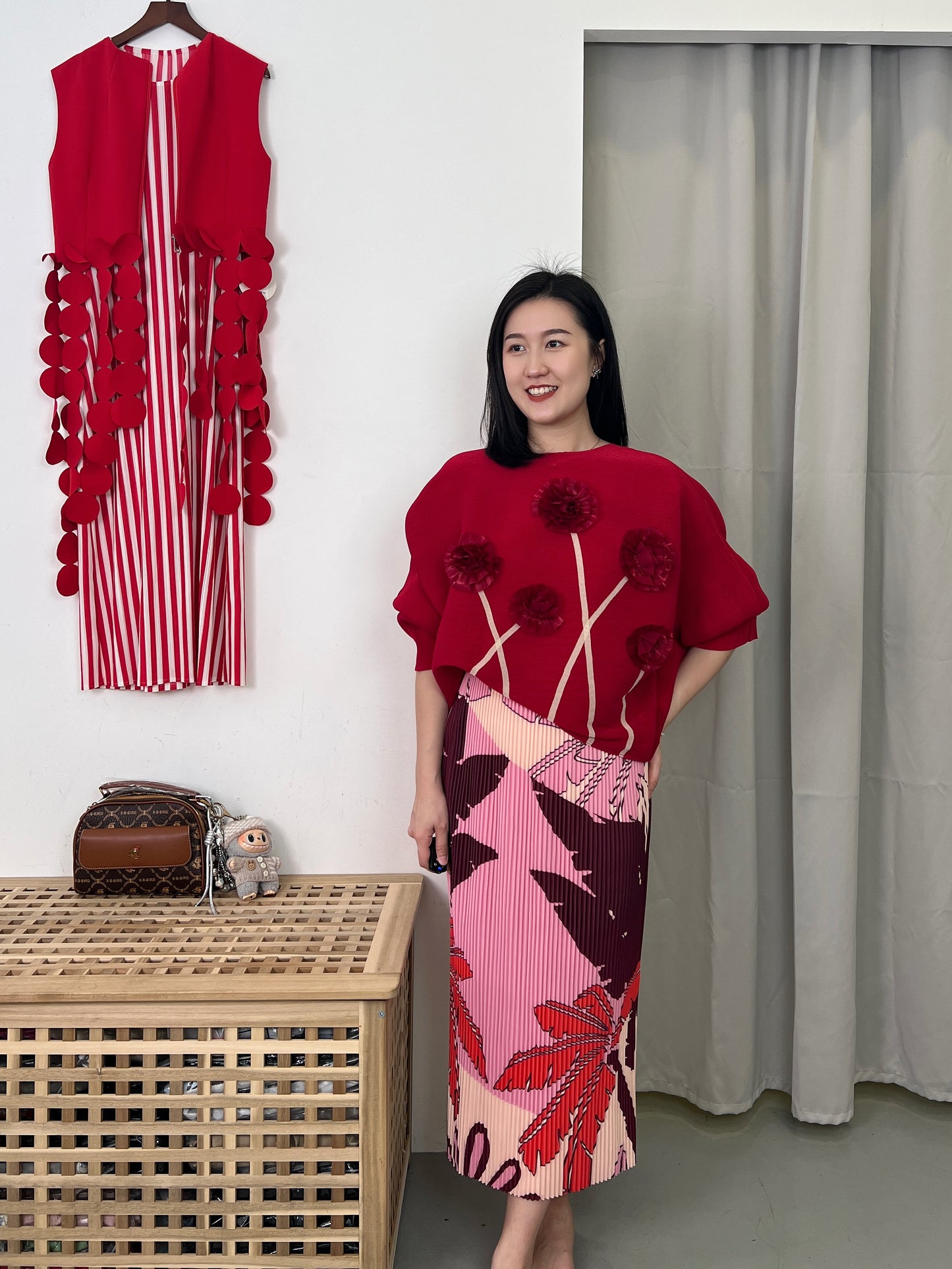 Pleated 3D Floral DD Blouse