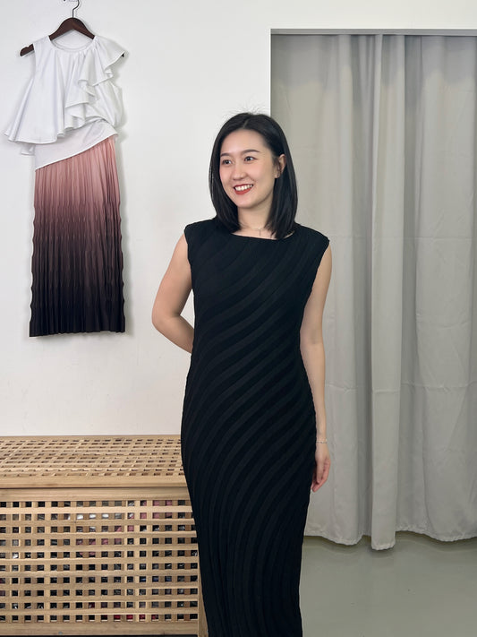 Pleated Wheel Elegance Dress