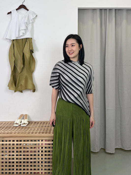 Pleated Wheel Blouse