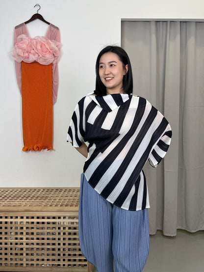 Pleated Line Uneven Blouse