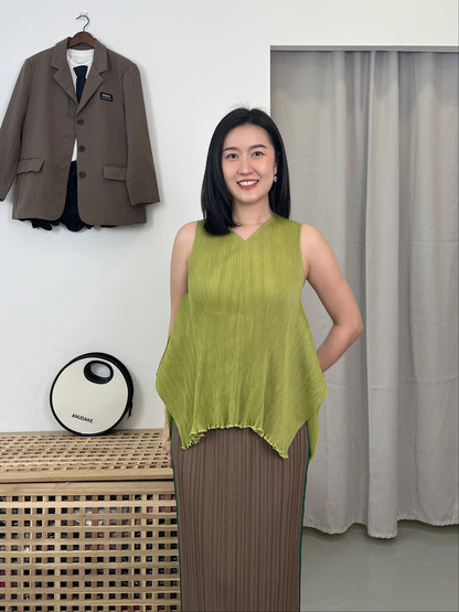 Pleated Sleeveless Blouse